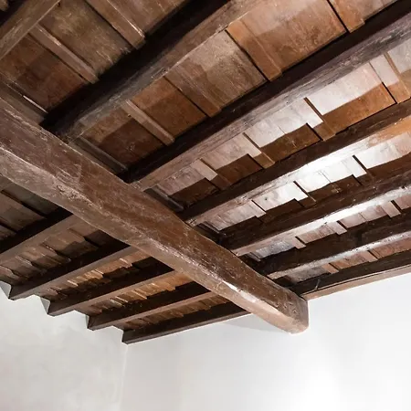 近特雷维喷泉公寓